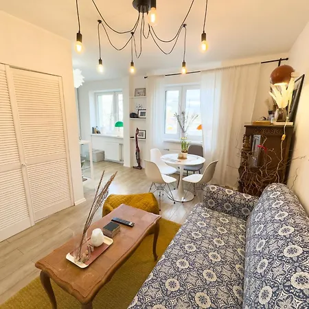 Daire Cozy & Artsy Apartment, Dedicated Office & Walk-in Closet!
